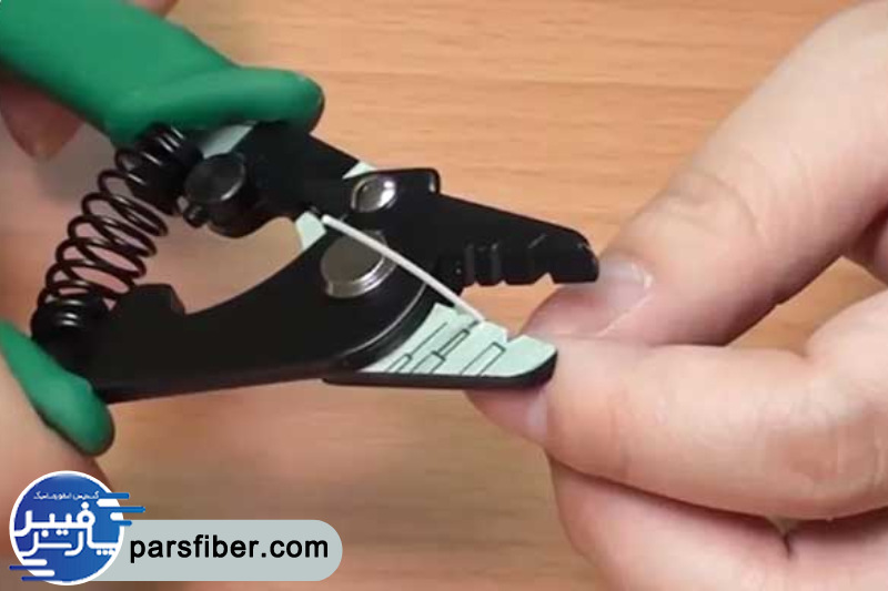 روش استفاده صحیح از استریپر فیبر نوری 